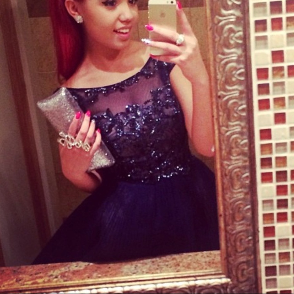 Dress - Picture 2 of 4